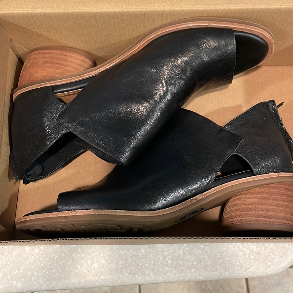Black Sofft Carleigh shoes New in box